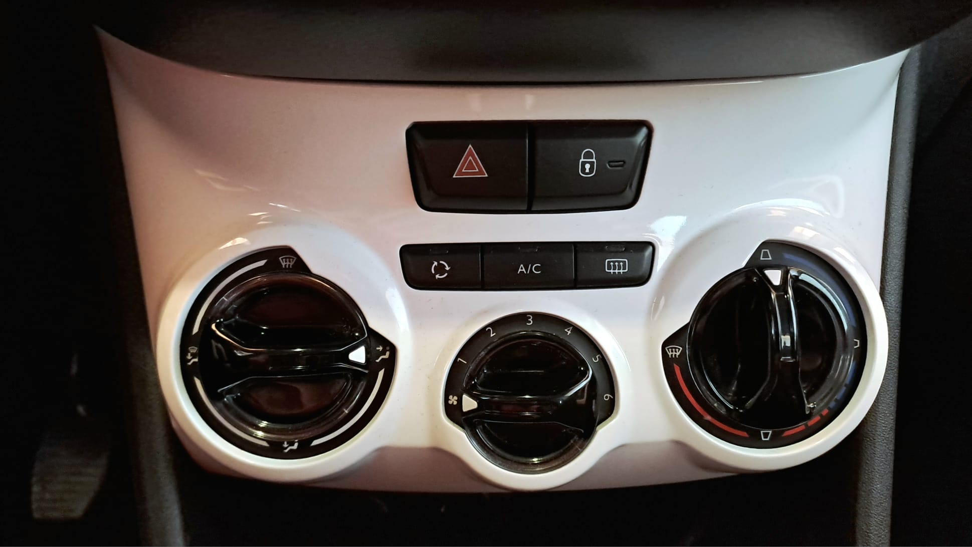 PEUGEOT 208 HDI 75 CV