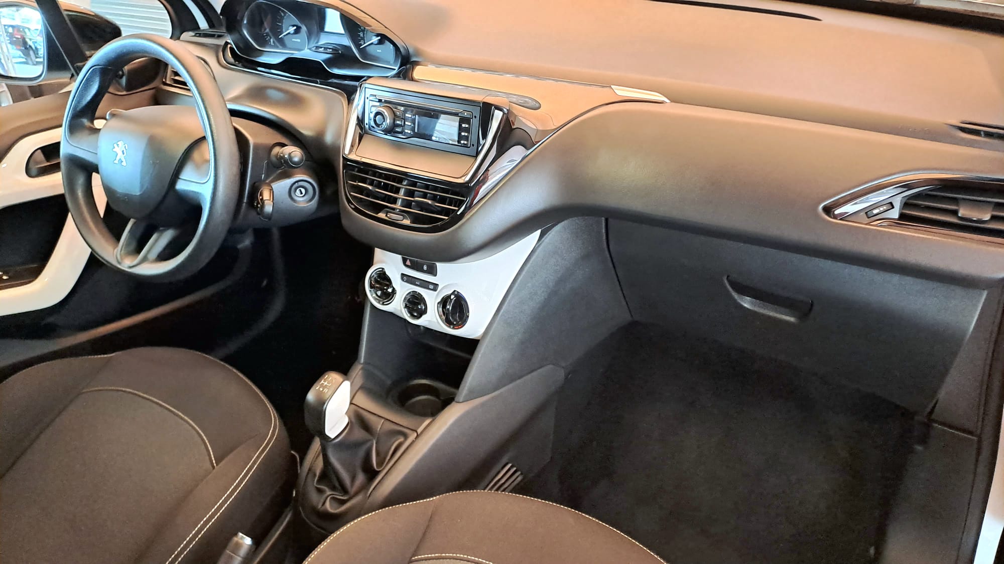 PEUGEOT 208 HDI 75 CV