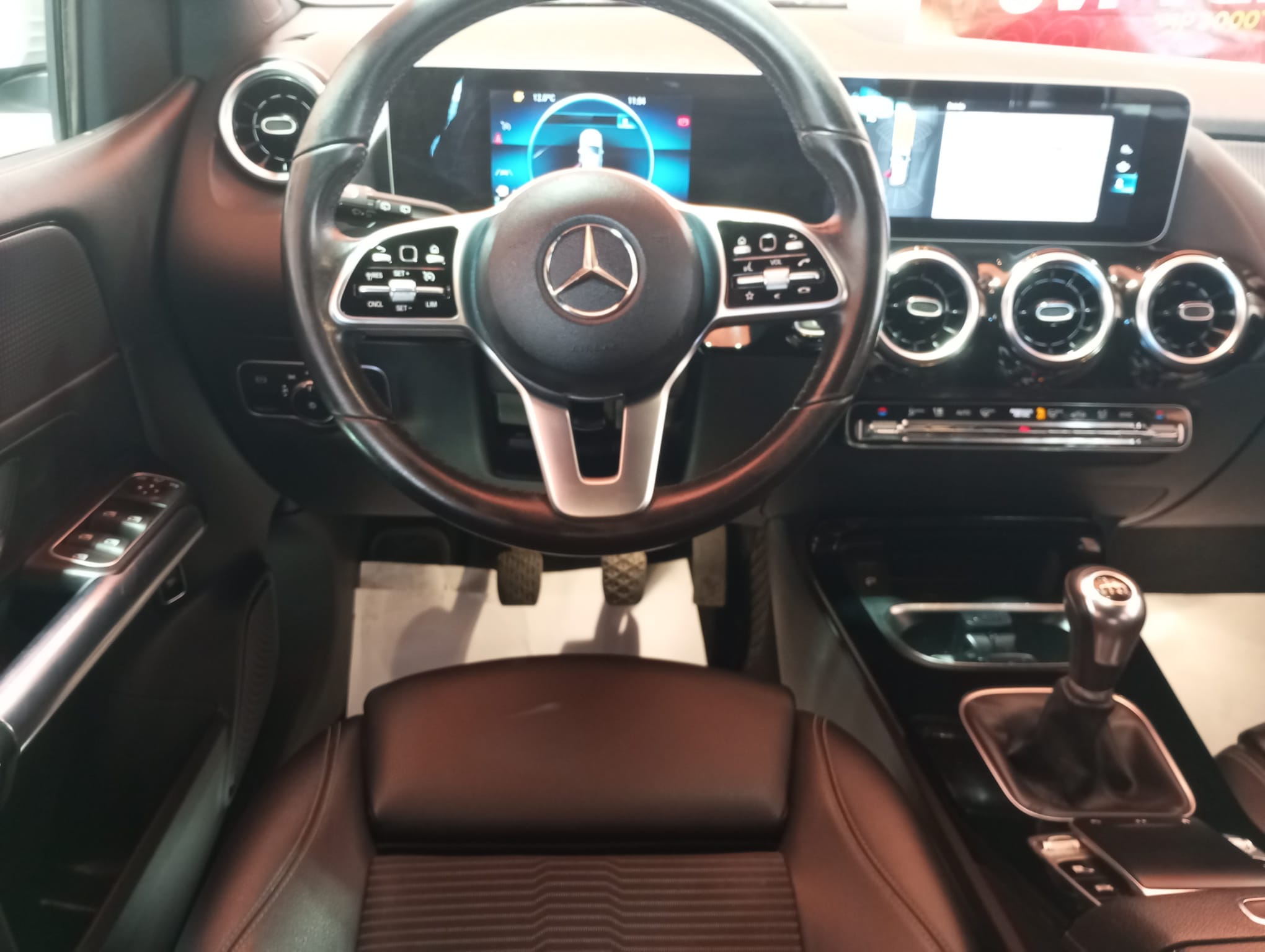 MERCEDES-BENZ B180D