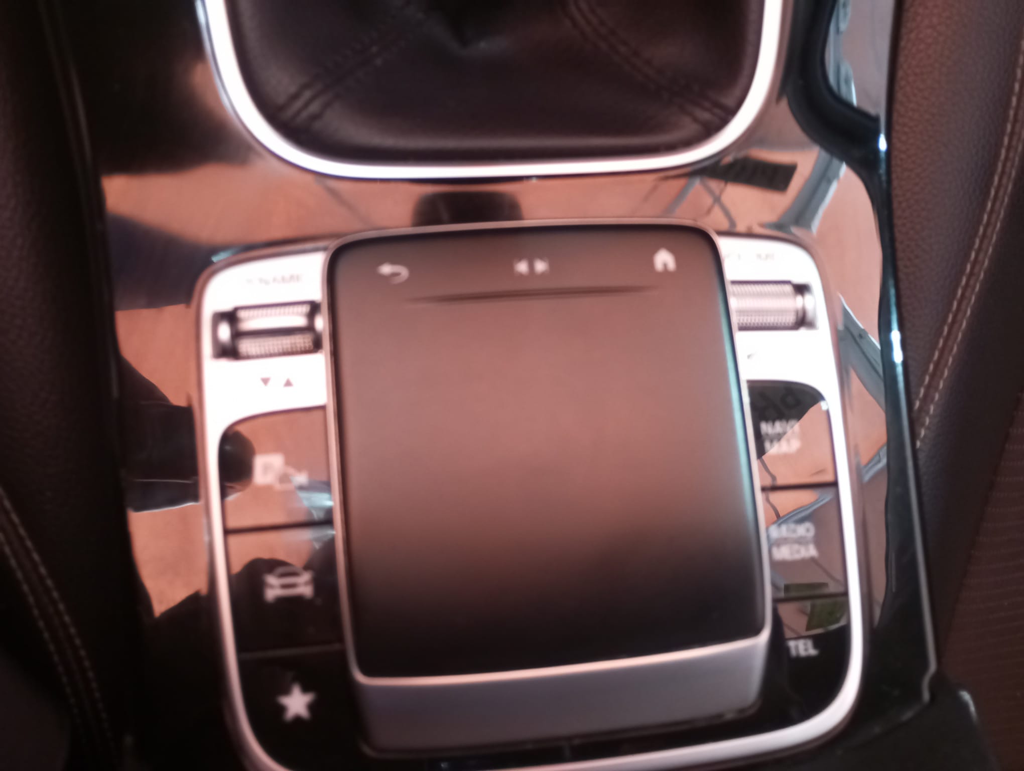 MERCEDES-BENZ B180D