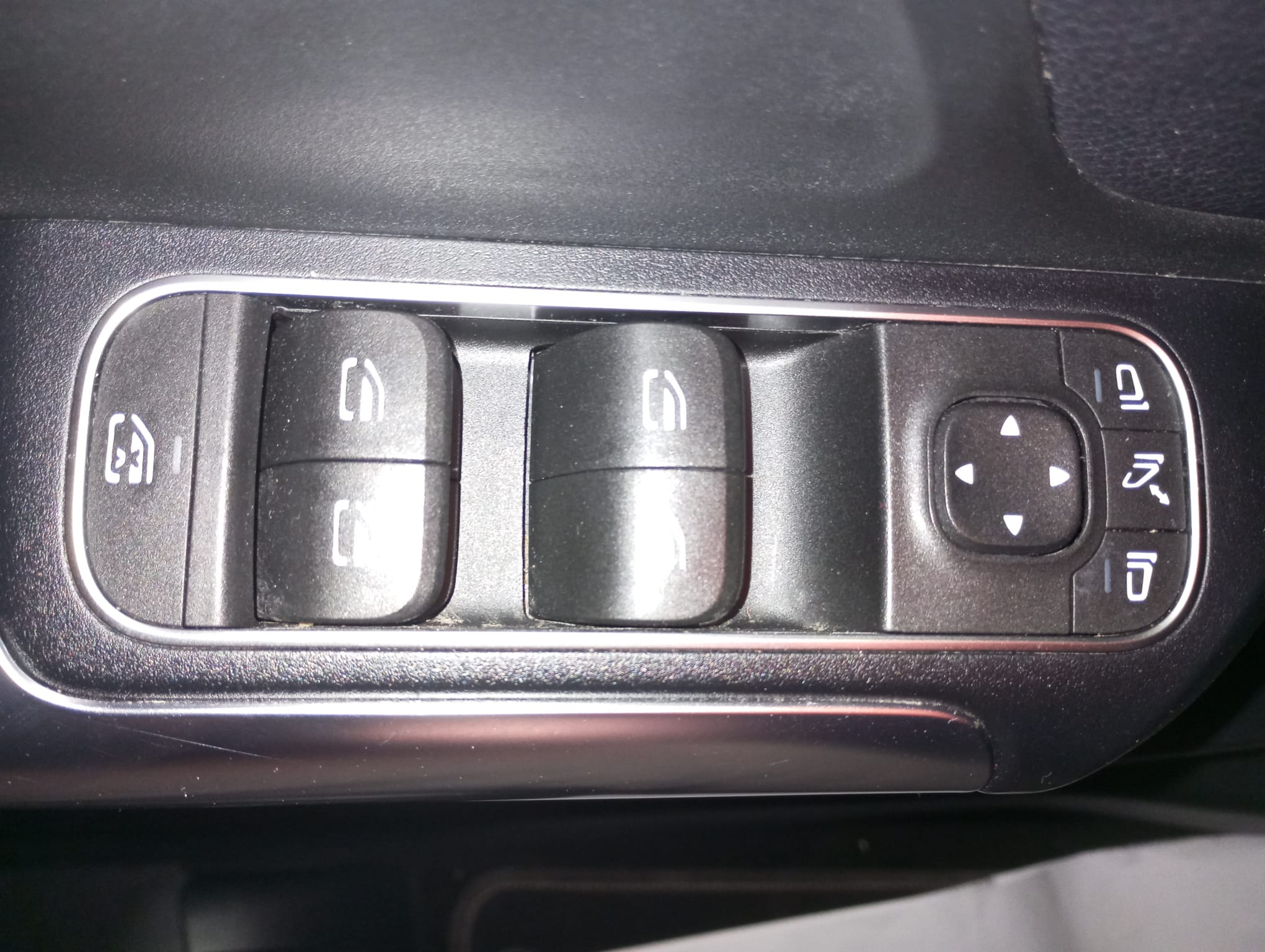 MERCEDES-BENZ B180D