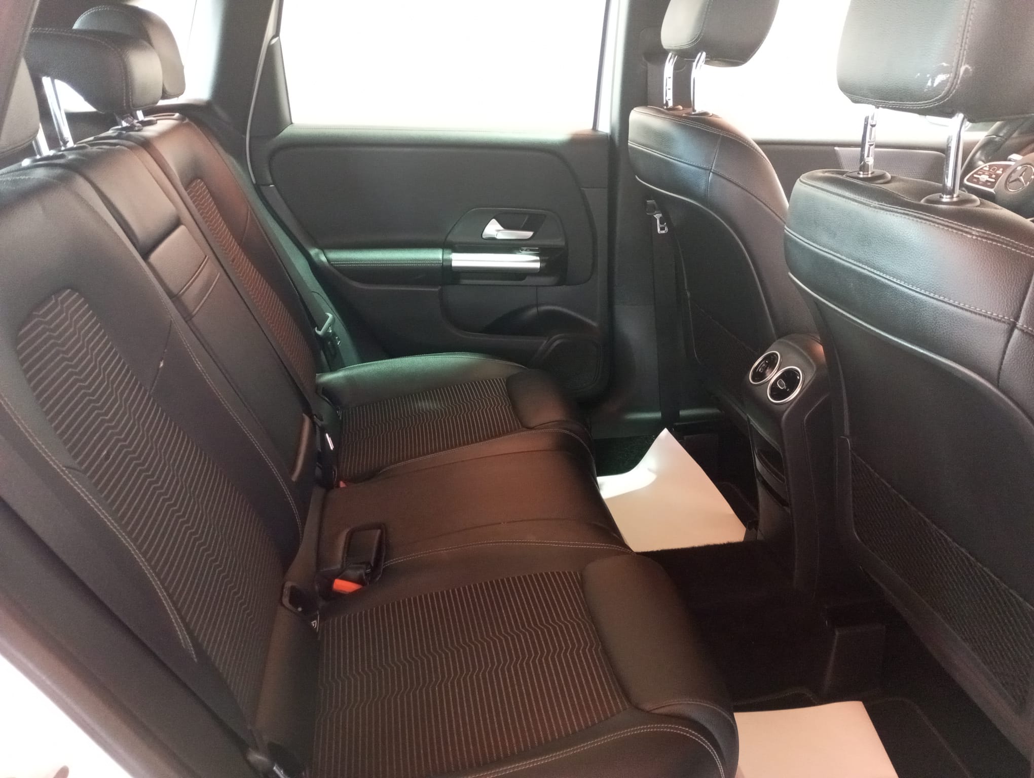 MERCEDES-BENZ B180D