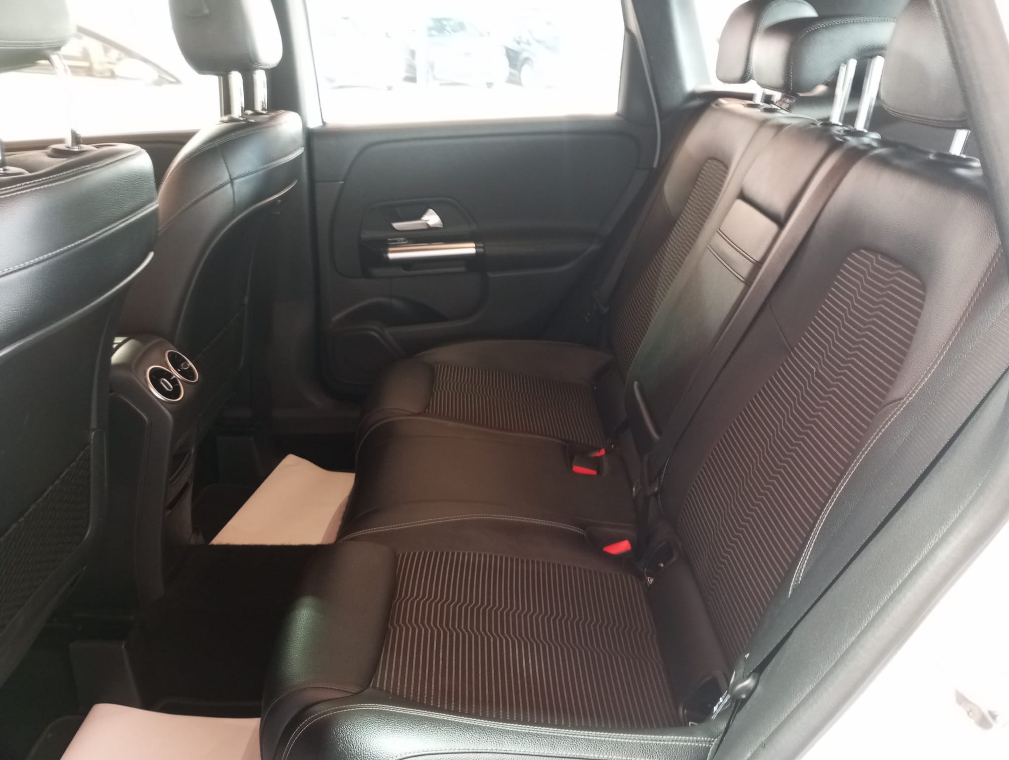 MERCEDES-BENZ B180D