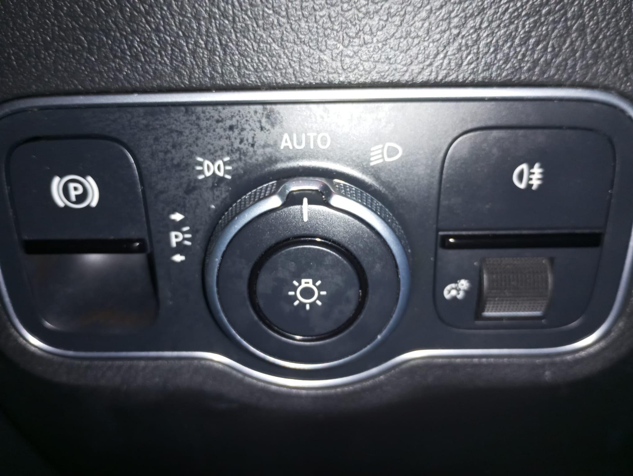MERCEDES-BENZ B180D