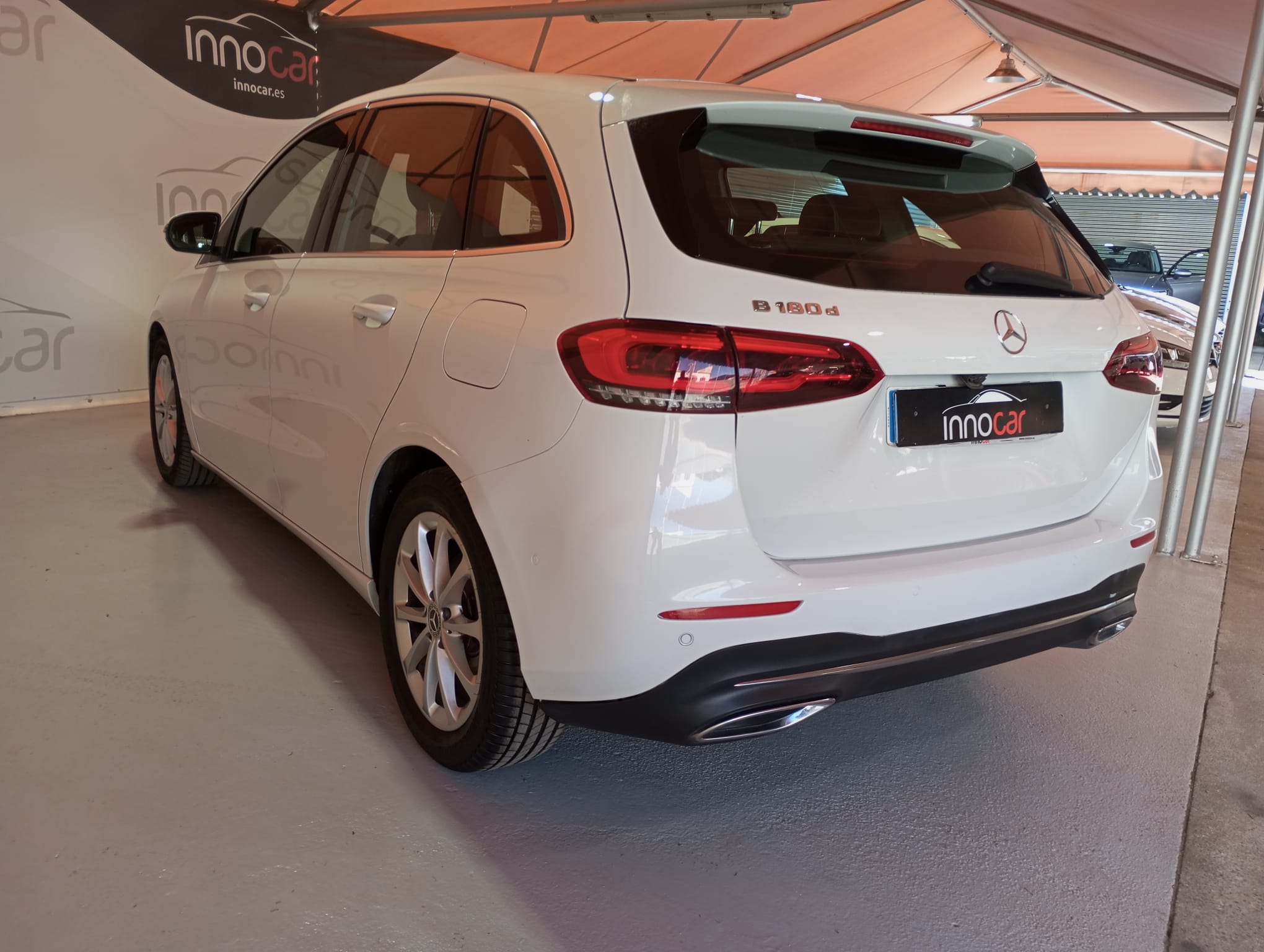 MERCEDES-BENZ B180D