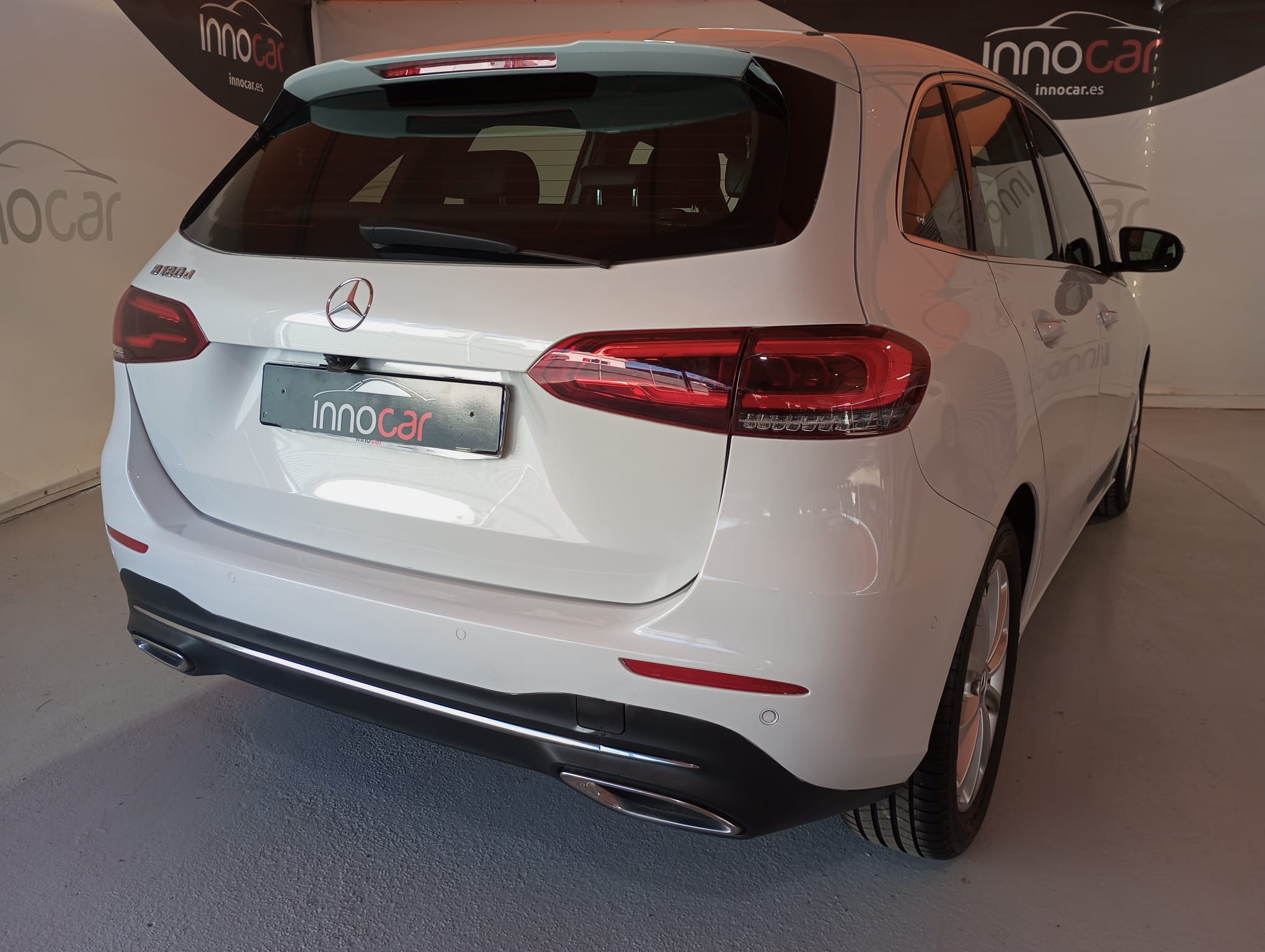 MERCEDES-BENZ B180D