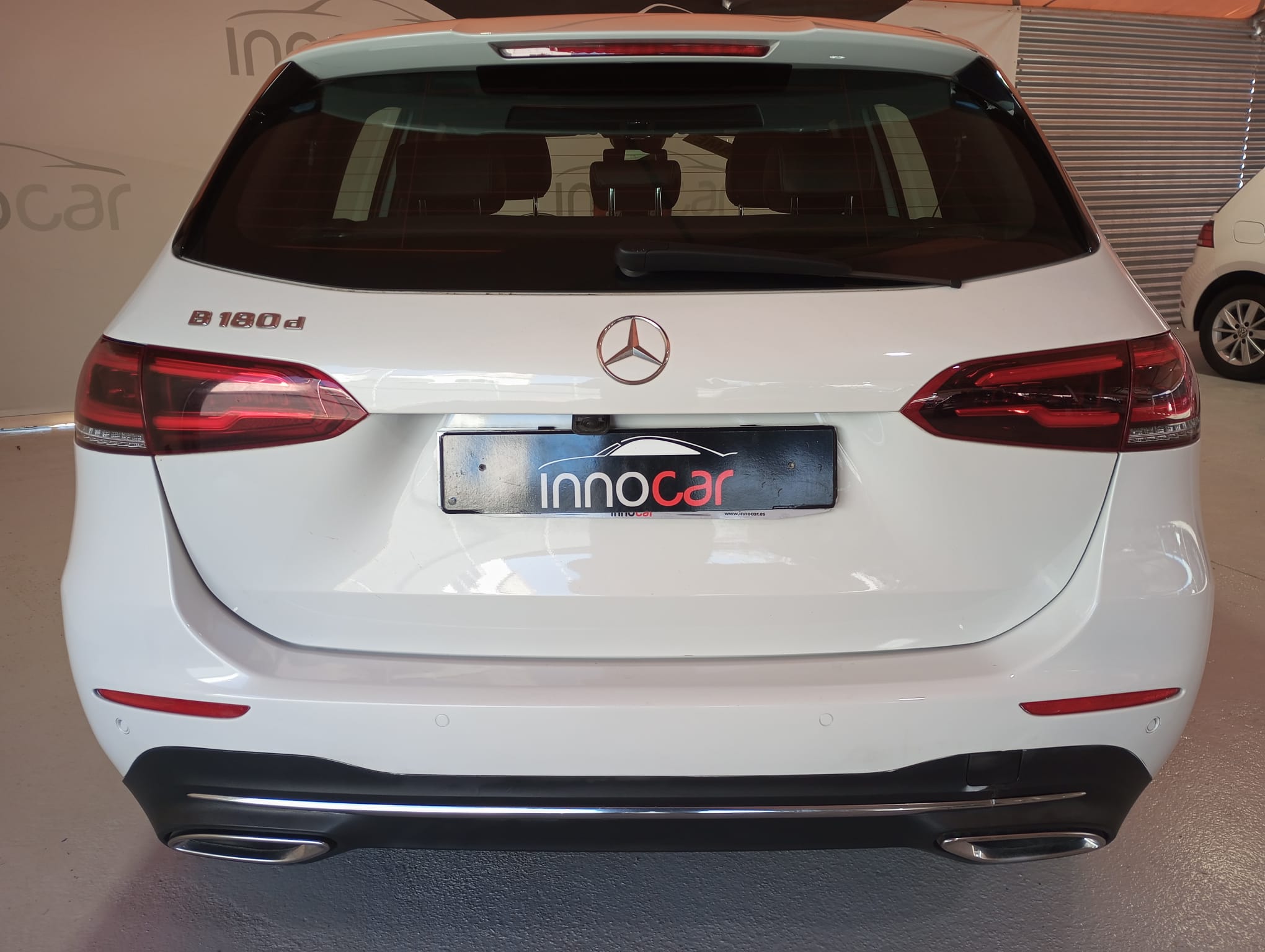 MERCEDES-BENZ B180D