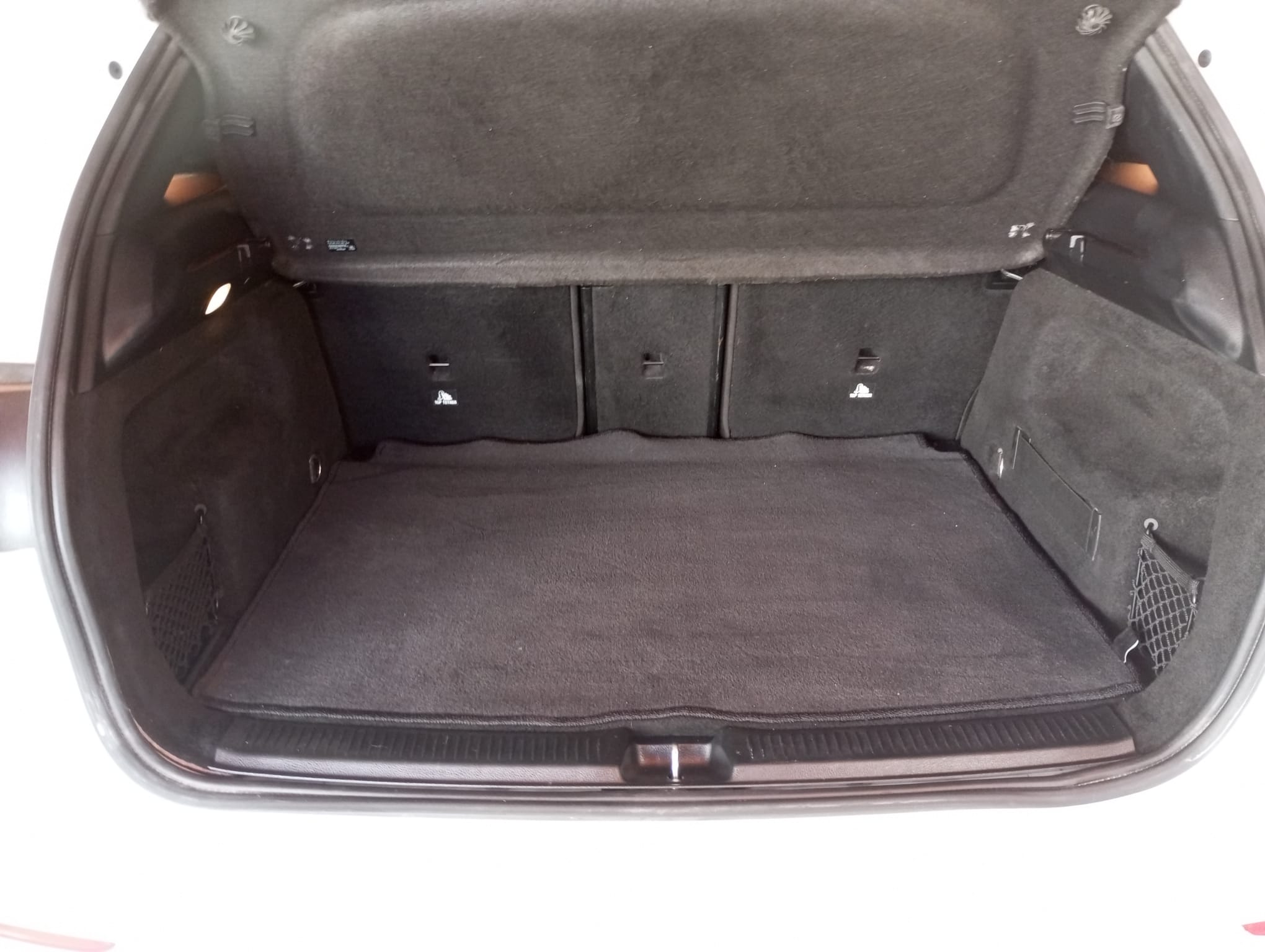 MERCEDES-BENZ B180D