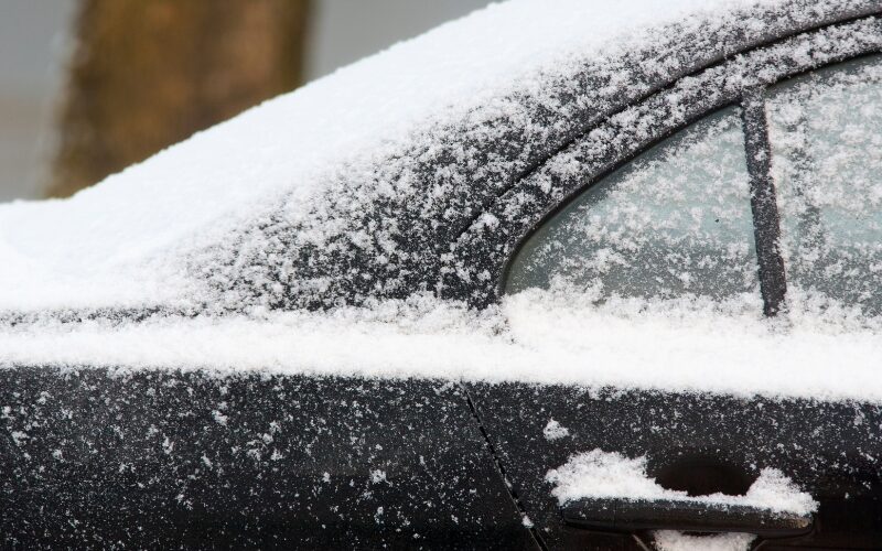 Cómo preparar tu coche para la nieve: claves de seguridad que debes conocer antes de conducir en invierno