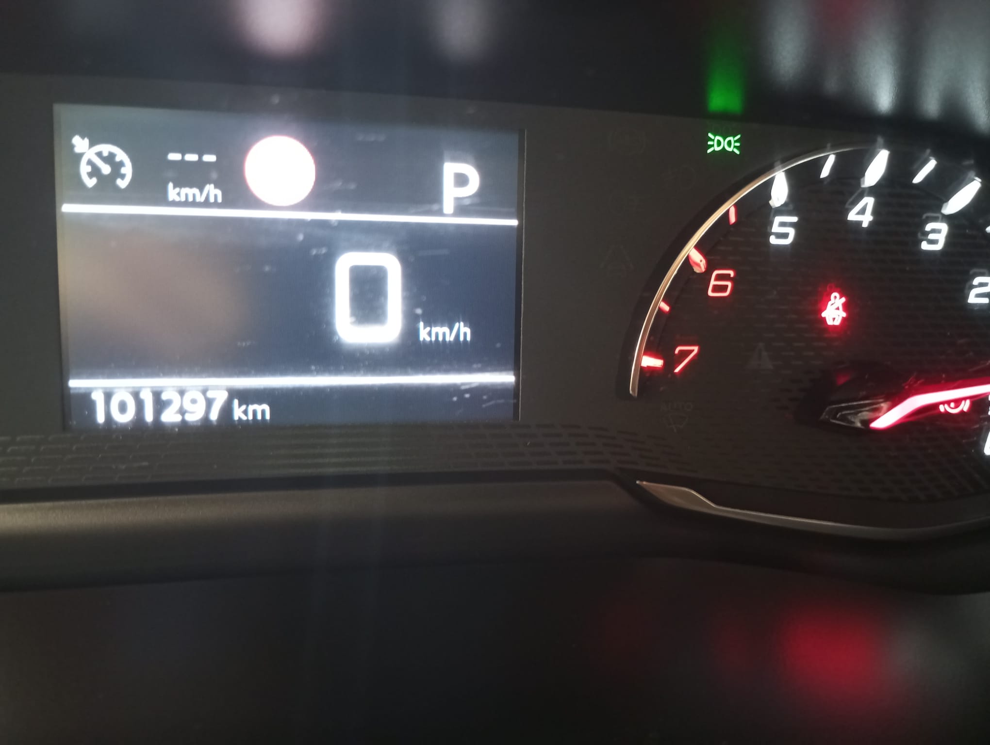 PEUGEOT 2008 HDI AUTOMATICO AVANT