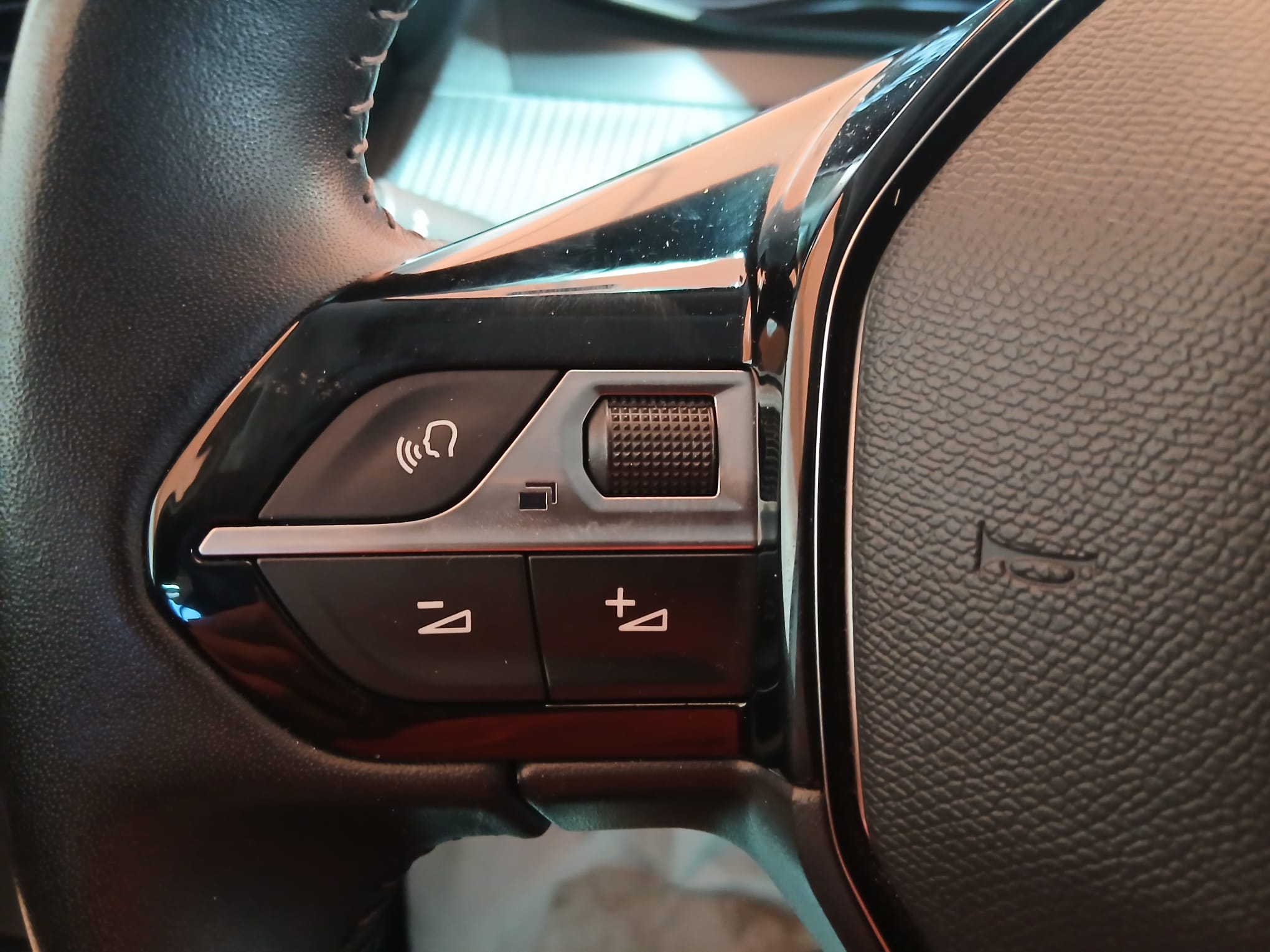 PEUGEOT 2008  HDI ALLURE PACK