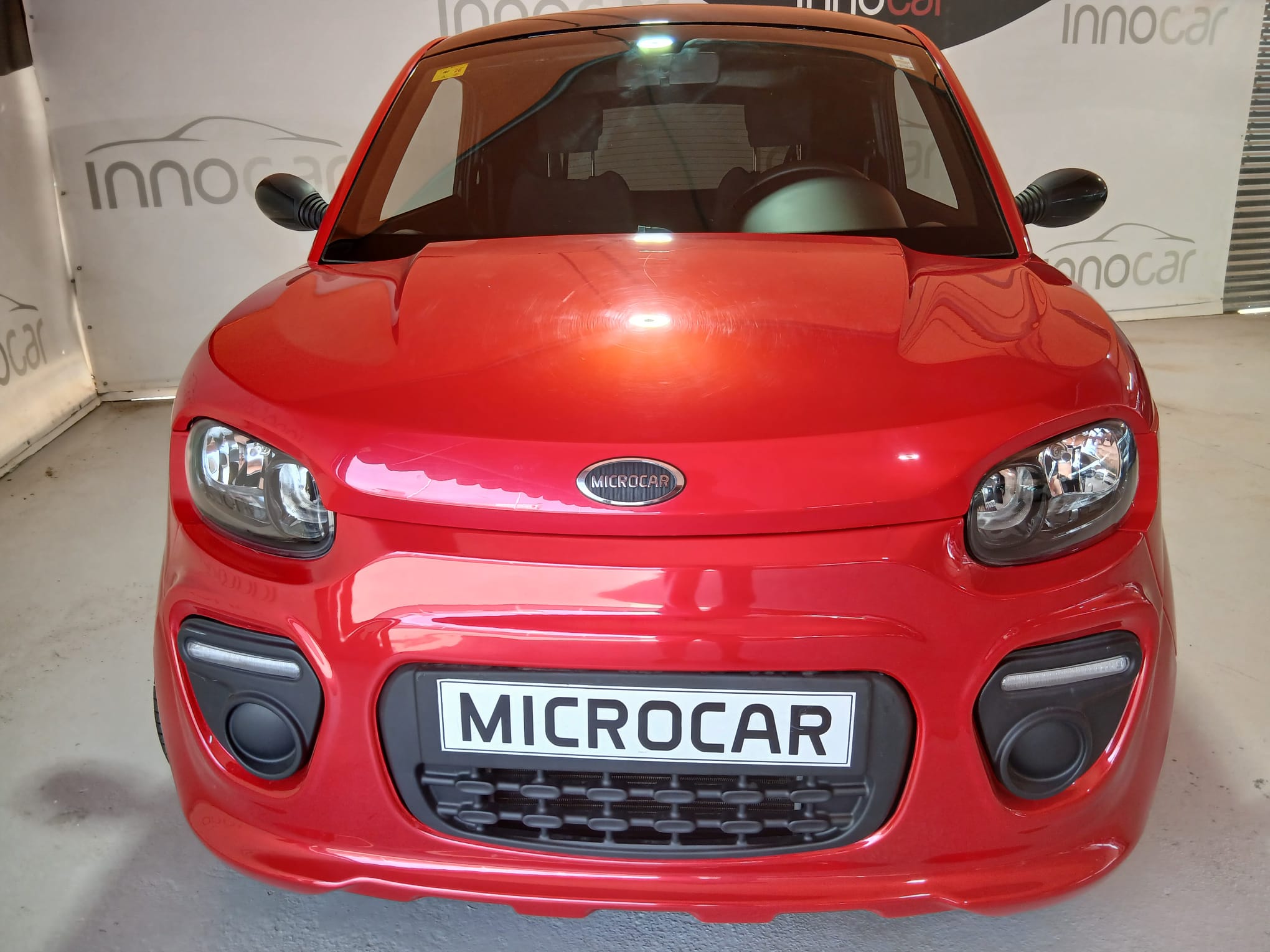 MICROCAR DUE PROGRESS ROJO-TECHO NEGRO